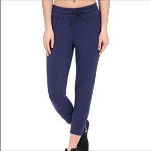 North Face Motivation Light Tech Jogger Capri S